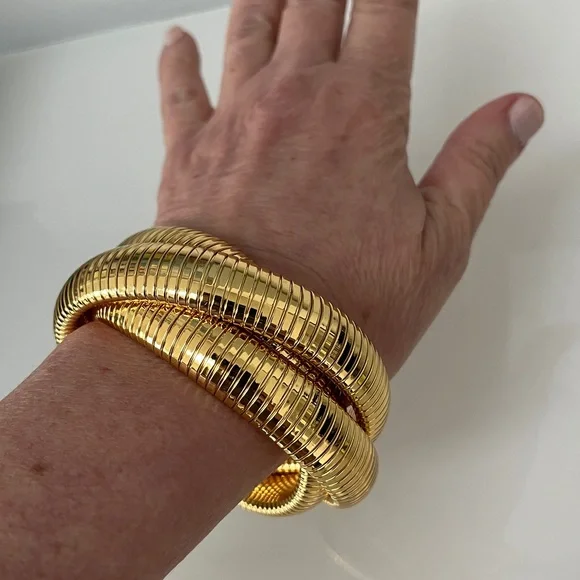 Chunky Tubogas Cobra Stretch Bracelet Gold Tone Triple Strand Serpenti NWOT - Picture 4 of 6